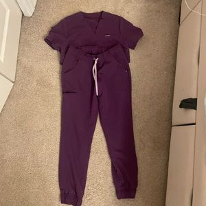 Jaanu women’s purple jogger scrub set